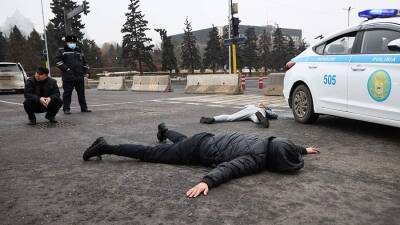 Касым-Жомарт Токаев - На двух рынках в Алма-Ате задержали более 200 человек с оружием - iz.ru - Казахстан - Израиль - Алма-Ата - Талдыкорган - Тараз