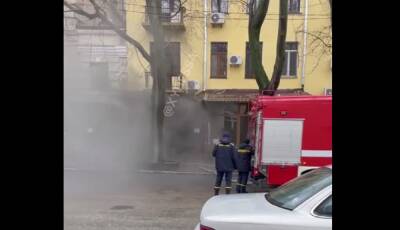 Пожар охватил салон красоты в центре Одессы, черный дым вырывался наружу: видео ЧП - politeka.net - Украина - Одесса - Одесса
