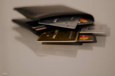 Два банки почали видавати пластикові картки для виплат «тисячі Зеленського» - thepage.ua - Украина