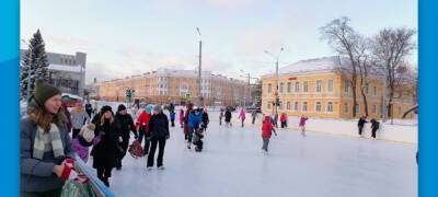 Более 10 тысяч человек посетили каток в центре Петрозаводска во время новогодних каникул - stolicaonego.ru - Петрозаводск - республика Карелия