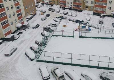 Рязанцам, пожаловавшимся на плохую уборку двора от снега, посоветовали ждать лета - ya62.ru