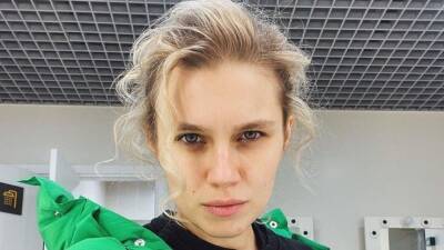 Дарья Мельникова - Дарья Мельникова застряла с детьми в аэропорту «Шереметьево» на восемь часов - 5-tv.ru