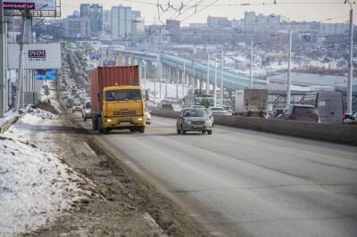 Густаво Зырянов - В Новосибирске обледенела опора Октябрьского моста из-за дефекта трубы - sib.fm - Новосибирск