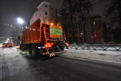 В Ярославле опять не убирают прибордюрную зону - yar.mk.ru - Ярославль