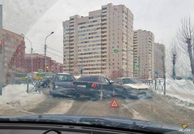 Mark Ii II (Ii) - В Новосибирске тройное ДТП полностью заблокировало проезд в Первомайском районе - sib.fm - Новосибирск - район Первомайский, Новосибирск