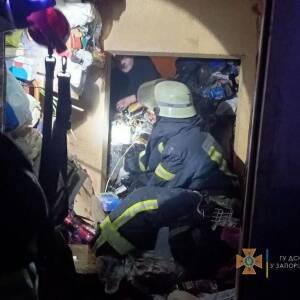 В запорожской многоэтажке произошел пожар: спасена женщина. Фотофакт - reporter-ua.com - Запорожье