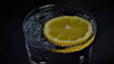 Вода при отказе от других напитков поможет улучшить состояние кожи - inforeactor.ru