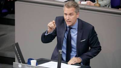 Депутат бундестага: Евросоюз защищает свой рынок от "Спутника V" - vesti - Россия - Германия