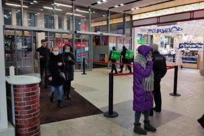 Только через ваш QR: «МК в Питере» проверил городские заведения на соблюдение новых правил работы - spb.mk.ru