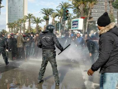 В Тунисе во время акции протеста в честь революции 2011 года, произошла драка - unn.com.ua - Украина - Киев - Тунис - Тунисская Респ. - Протесты