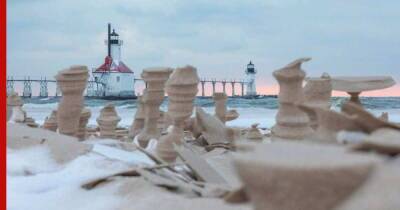 На побережье озера Мичиган обнаружили необычные песчаные скульптуры - profile.ru - США - Голландия - Амстердам - шт. Мичиган