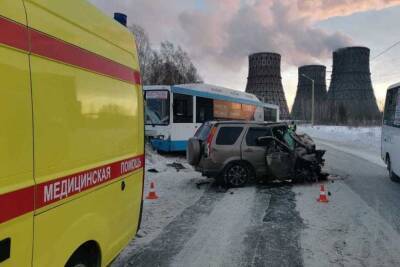 Водитель Honda погиб при столкновении с пассажирским автобусом в Новосибирске - novos.mk.ru - Новосибирск - район Октябрьский