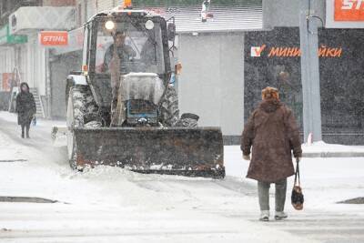 Петербуржцы самостоятельно закупили 250 кг песка для посыпки скользких тротуаров - znak.com - Санкт-Петербург - Коломны