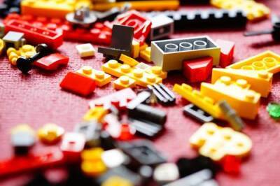 Исследование: пластиковые игрушки Lego могут пролежать около 1 300 лет в океане, прежде чем сломаться - argumenti.ru - Экология