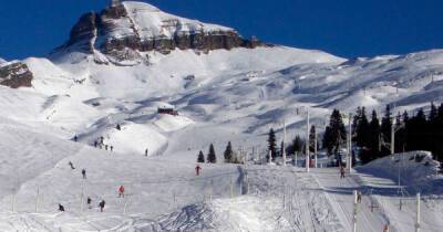 Лыжник насмерть сбил пятилетнюю девочку в Альпах - ren.tv