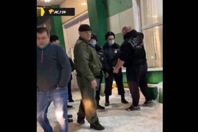 Полиция четыре раза выезжала в магазин на Первомайке из-за воров и дебошира - novos.mk.ru - Новосибирск