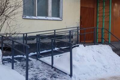 В Рыбинске для ребенка-инвалида установили пандус в многоквартирном доме - yar.mk.ru - Рыбинск
