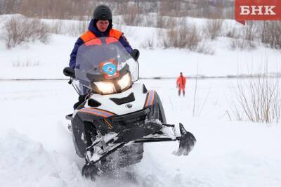 Спасатели эвакуировали с интинского зимника водителя снегохода - bnkomi.ru