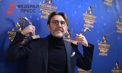 Александр Беглов - Сергей Шнуров - Петербуржцы вслед за Шнуровым разнесли Беглова за «тонны снега» - fedpress.ru - Санкт-Петербург