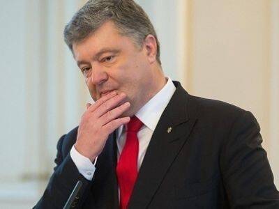 Петр Порошенко - Порошенко попытались вручить повестку на погранконтроле в аэропорту - kasparov.ru - Украина - Киев