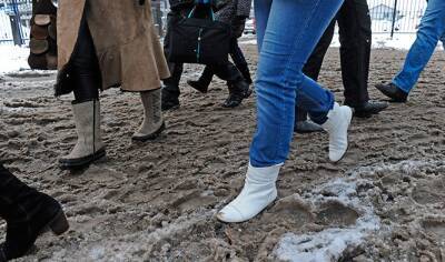 Петербуржцы самостоятельно закупили 250 кг песка для посыпки скользких тротуаров - ukrpost.biz - Санкт-Петербург - Коломны