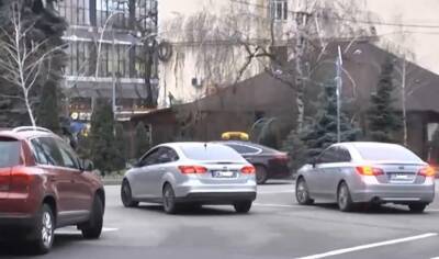 В Киеве появился перекресток со "странной" разметкой, фото: все едут по главной - politeka.net - Украина - Киев - Киев
