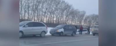 В массовом ДТП с фурой в Новосибирской области пострадали женщина и подросток - runews24.ru - Новосибирская обл.