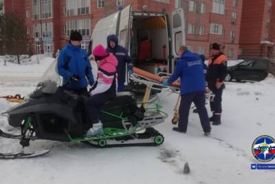 Лыжница врезалась в деревья и разбила голову в Новосибирске - novos.mk.ru - Новосибирск