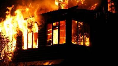Крупный пожар вспыхнул в жилом доме в Сочи - 5-tv.ru - Сочи