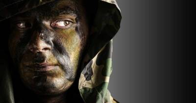 Олег Шишкин - Брутальный макияж: откуда пошла боевая раскраска и как ее использовали - ren.tv - США - Египет
