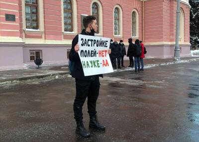 У Тимирязевки проходят новые протесты из-за застройки опытных полей - nakanune.ru - Москва - Застройка - Протесты