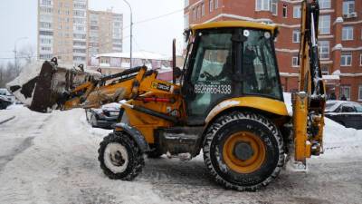 В Лобне уборкой снега занимаются 420 человек и 95 единиц техники - runews24.ru - Лобня