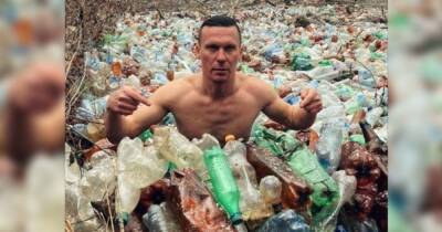 На Закарпатье волонтер "искупался" в реке мусора (фото) - focus.ua - Украина - Венгрия - район Береговский - Экология