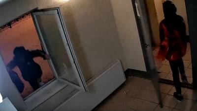 Питер Онлайн - «Вот так ходят в гости»: юные вандалы в Петербурге попали на камеру - ivbg.ru - Украина - Санкт-Петербург - Петербург