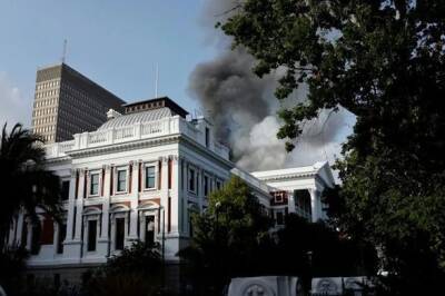 В Кейптауне случился пожар в здании парламента ЮАР - unn.com.ua - Украина - Киев - Юар - Кейптаун - Парламент