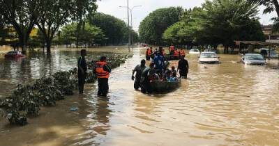 Малайзия - Мощные наводнения в Малайзии унесли 50 жизней: более 125 тысяч человек пострадали - dsnews.ua - Украина - Малайзия
