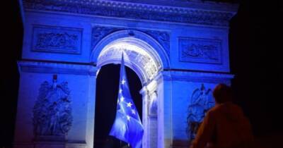 Марин Ле-Пен - Валери Пекресс - В Париже по требованию ультраправых сняли флаг ЕС с Триумфальной арки - dsnews.ua - Украина - Франция - Париж