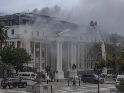 В ЮАР арестовали подозреваемого в пожаре в парламенте страны - unn.com.ua - Украина - Киев - Юар - Кейптаун - Парламент