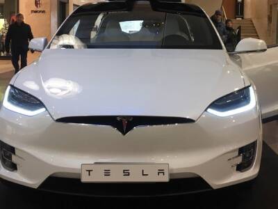 Илоном Маский - Компания Tesla установила новый рекорд по поставкам электромобилей - ufacitynews.ru