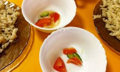 Три куска помидора: школьникам выдали крошечные порции салата - gubdaily.ru - респ. Чувашия - Чебоксары - Новочебоксарск