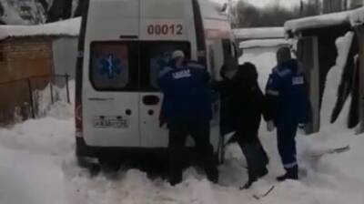 В Пензе автомобили скорой помощи вязнут в снегу - penzainform.ru - Пенза