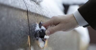Двери автомобиля примёрзли к уплотнителям: как решить проблему без вреда для машины - goodnews.ua