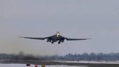 Владимир Путин - Ракетоносцы ВКС России Ту-160 провели 13-часовой полет над Арктикой (ВИДЕО) - mir24.tv - Россия