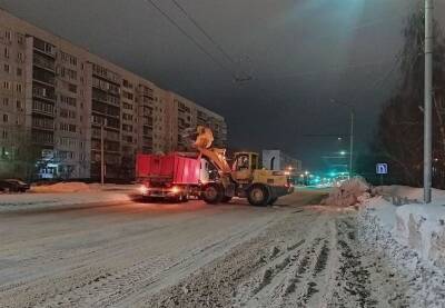 Для вывоза снега с улиц Ульяновска дополнительно привлекли 26 самосвалов - ulpravda.ru - Ульяновск