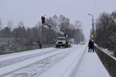 Алексей Островский - В смоленском райцентре увеличили количество фонарей на двух мостах - rabochy-put.ru - Смоленская обл.