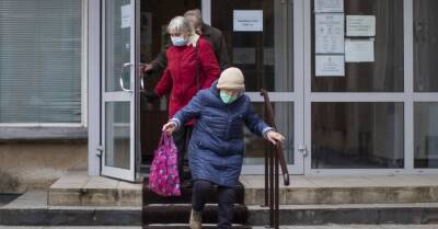 В Литве за сутки 6478 новых случаев коронавируса и 12 смертей - rus.delfi.lv - Литва - Латвия - Скончался