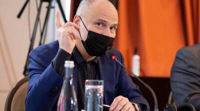 Михаил Радуцкий - Переводят на полставки: в Раде жестко высказались о случаях отказа повышать медикам оклад - ru.slovoidilo.ua - Украина