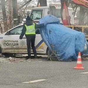 В Тернополе автомобиль полиции протаранил здание поста. Фото - reporter-ua.com - Украина - Тернополь