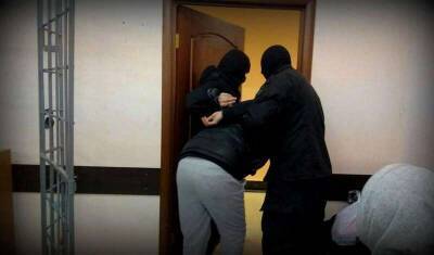 Полиция сняла с самолета лжебанкира, незаконно обналичившего 57 млн рублей - newizv.ru - Россия - Костромская обл. - Волгоград