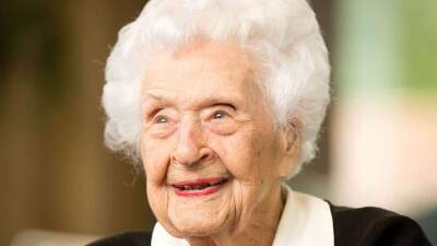 Старейшая американка скончалась в возрасте 115 лет - iz.ru - США - Израиль - Испания - штат Небраска - Скончался